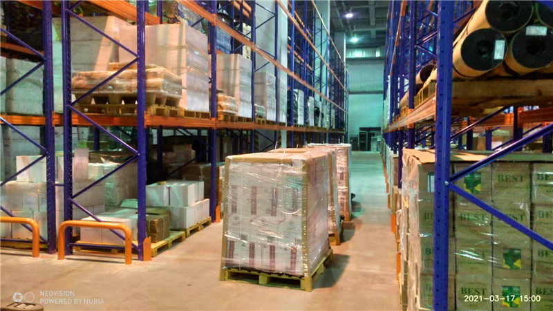 南京货架公司浅析仓储货架与超市货架的区别